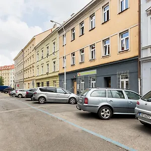 https://im-easy-housing-hostel.praguehotelsweb.com